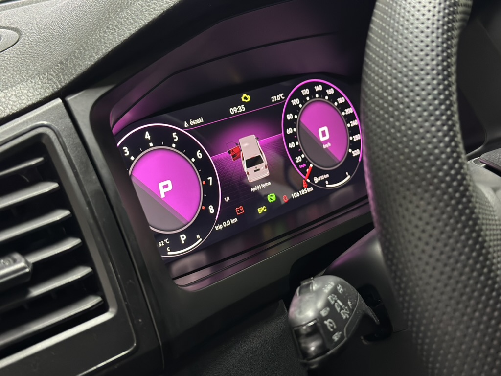 Virtual Cockpit digitális műszeregység VAG autóban