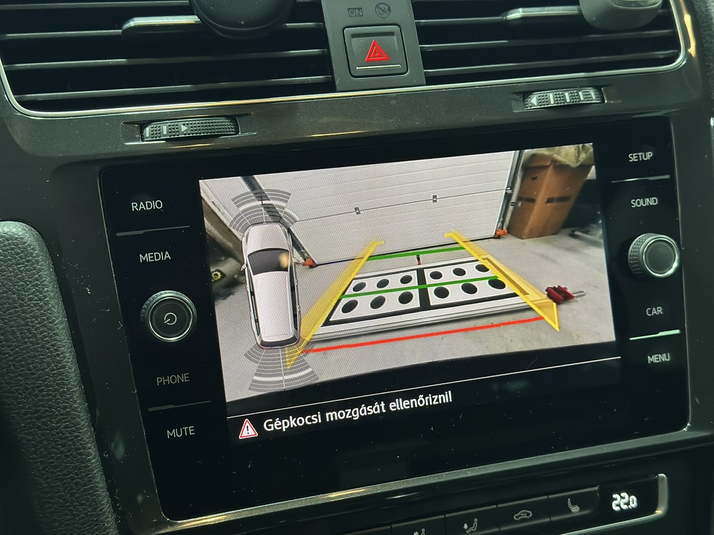 Gyári tolatókamera kijelzés Volkswagen Golf 7 modellen