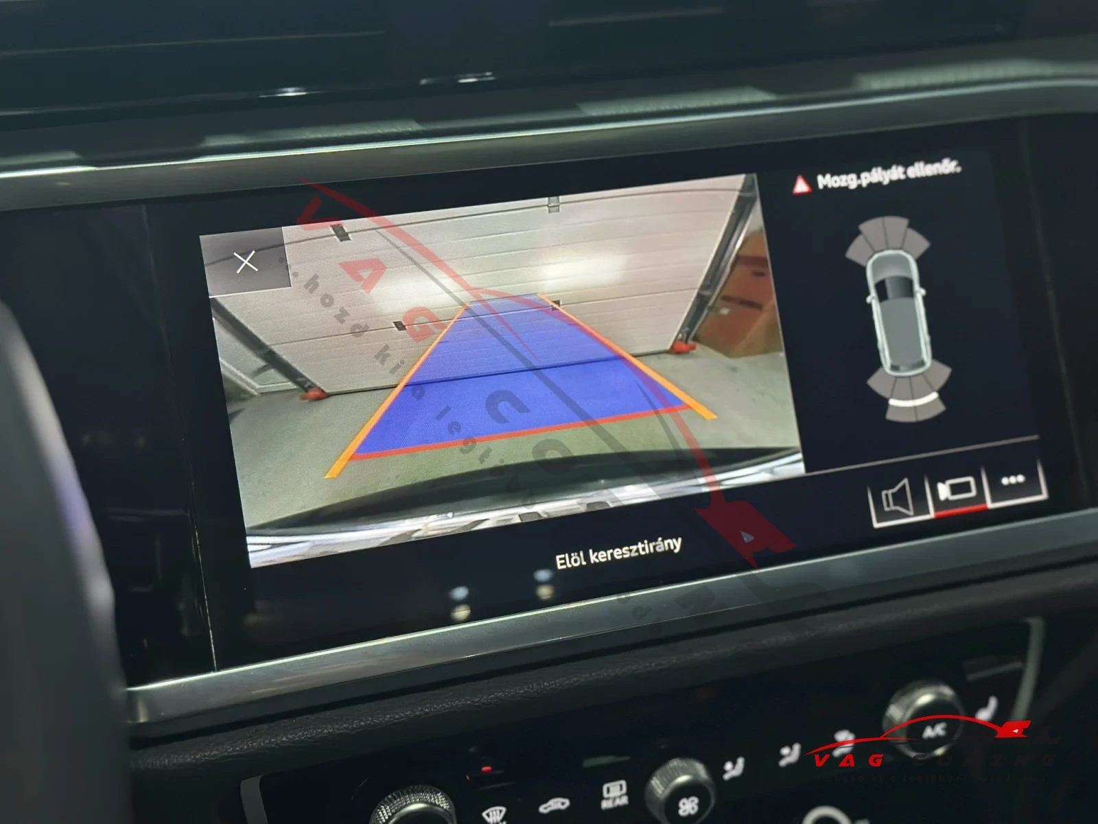Audi Q3 F3 gyári tolatókamera beszerelés